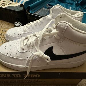 Brand new Nike shoes man size 11, woman size 12.5